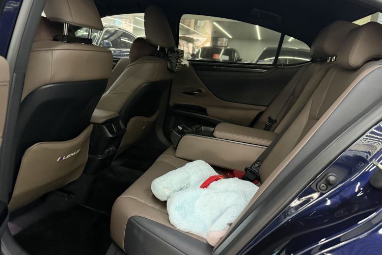 Used Lexus ES 2023 200 Excellence Edition Interior 6