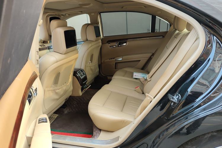 Used Mercedes-Benz S-Class 2010 S 350 L Luxury Model Left Rear Seat