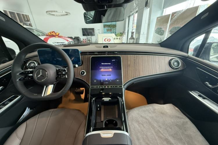 Used Mercedes-Benz EQE SUV 2024 500 4MATIC Luxury Edition Interior 3