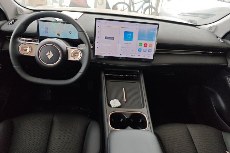 Used Baojun Yunhai 2024 140km Plug-in Hybrid Version Center Console