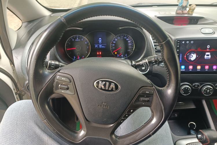 Used Kia K3S 2014 1.6L Automatic GLS Steering Wheel