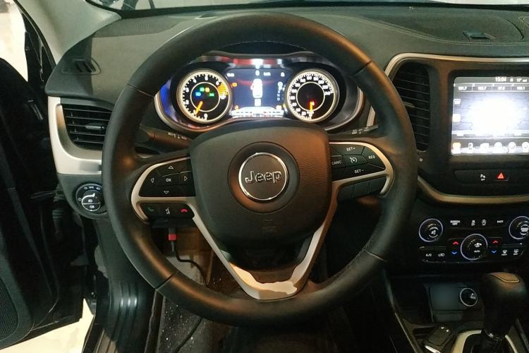 Used Jeep Cherokee 2017 2.0L Superior Edition
