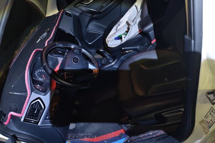 Used FAW Senya R7 2016 1.6L Manual Luxury Model Left Front Seat