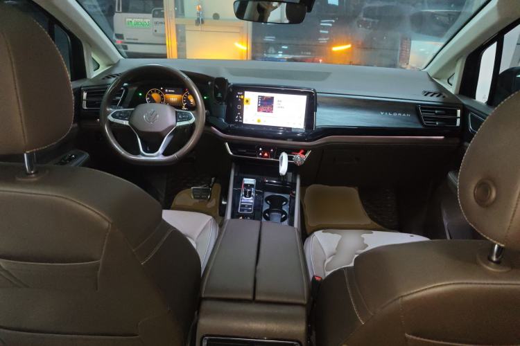 Used Volkswagen Viloran 2023 380TSI Luxury Edition Center Console