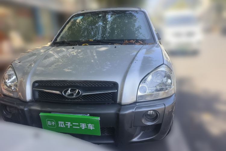 Used Hyundai Tucson 2009 2.0L Automatic Two-Wheel Drive with Sunroof Front