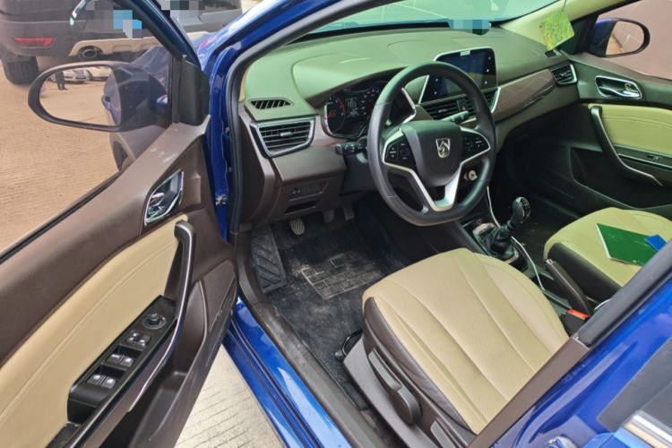 Used Baojun 310W 2017 1.5L Manual Fashion Model China V
