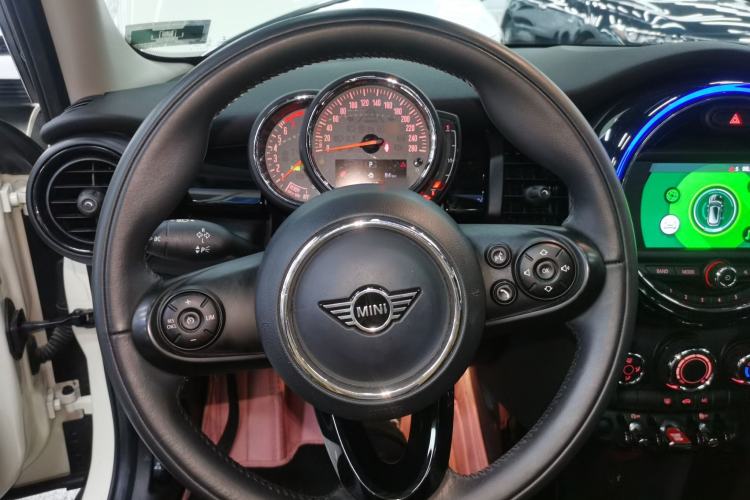 Used MINI 2018 1.5T ONE PLUS Five-Door Edition Steering Wheel