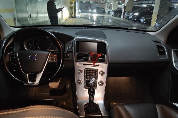 Used Volvo XC60 2017 T5 AWD Smart Upgrade Edition Center Console