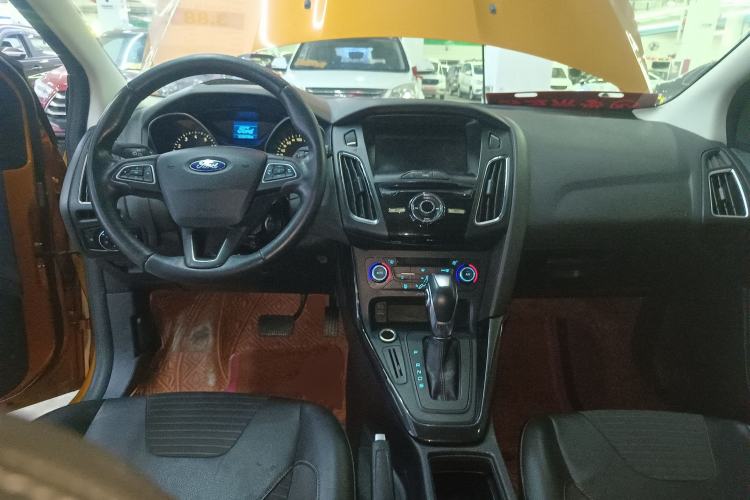 Used Ford Focus 2015 Hatchback 1.6L Automatic Fashion Edition Center Console