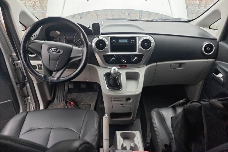 Used JAC Refine M3 2023 1.8L 5-Seater Classic Edition Center Console