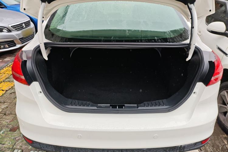 Used Ford Focus 2018 Sedan Classic 1.6L Automatic Trendy SmartDrive Edition
