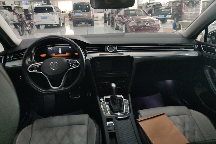 Used Volkswagen Magotan 2023 2 Million Units Limited Edition 330TSI DSG Leading Version
