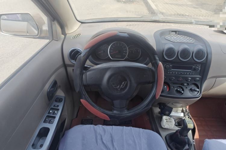 Used Wuling Hongguang 2010 1.2L Comfort Edition China IV Steering Wheel
