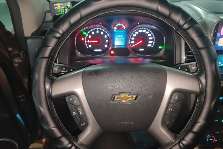 Used Chevrolet Captiva 2015 2.4L 4x4 Flagship Edition 7-Seater
