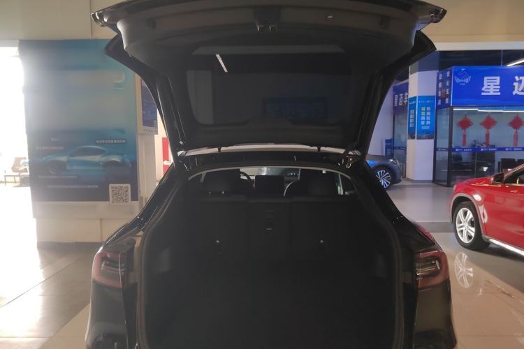 Used Tesla Model Y 2023 Long-Range All-Wheel-Drive Version Trunk