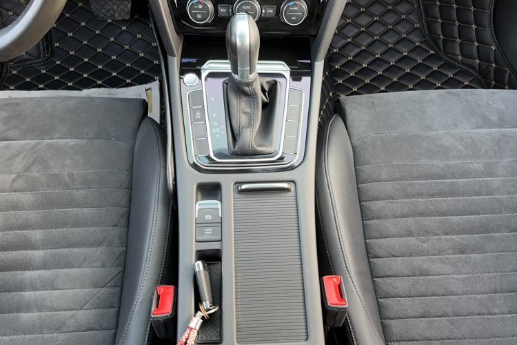 Used Volkswagen Magotan 2017 330TSI DSG Luxury Model