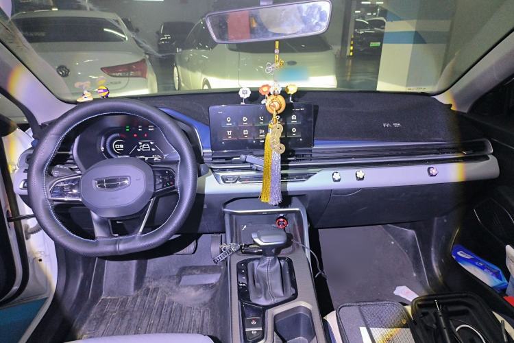 Used Geely Auto Emgrand 2022 4th Generation 1.5L CVT Flagship Model Center Console