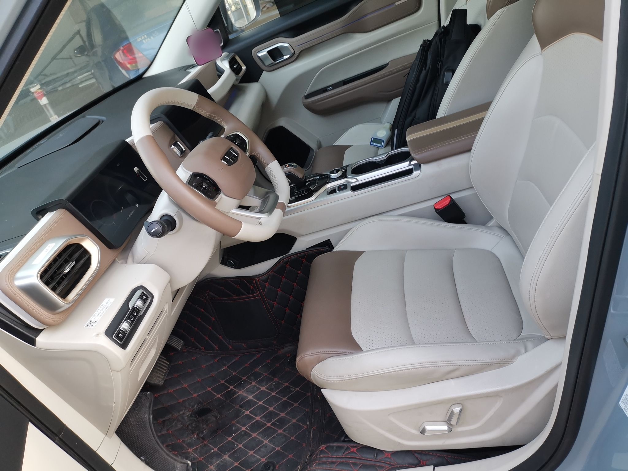 المقاعد الأمامية داخل السيارة