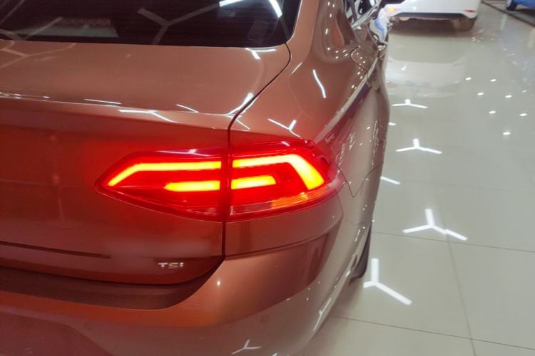 Used Volkswagen Lamando 2015 330TSI DSG Comfort Edition Right Rear Taillight