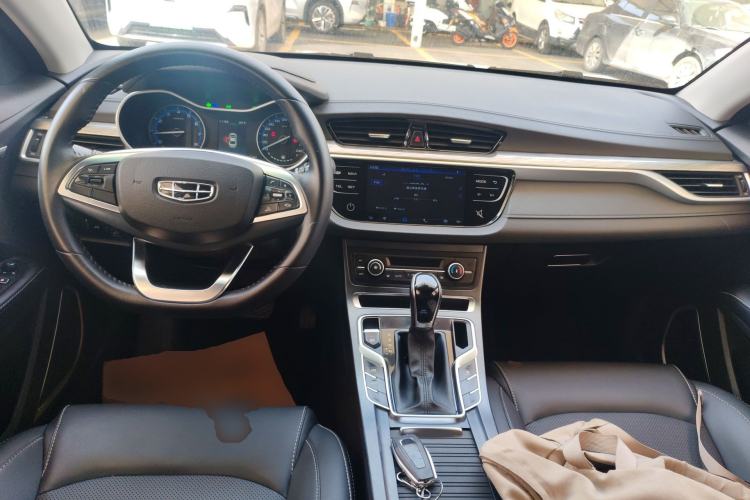 Used Geely Auto Emgrand 2019 Leading Edition 1.5L CVT Luxury Model China VI Standard Center Console