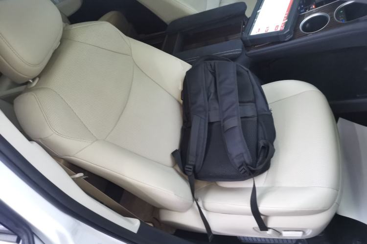 Used Toyota Granvia 2022 2.5L Hybrid Premium Edition
