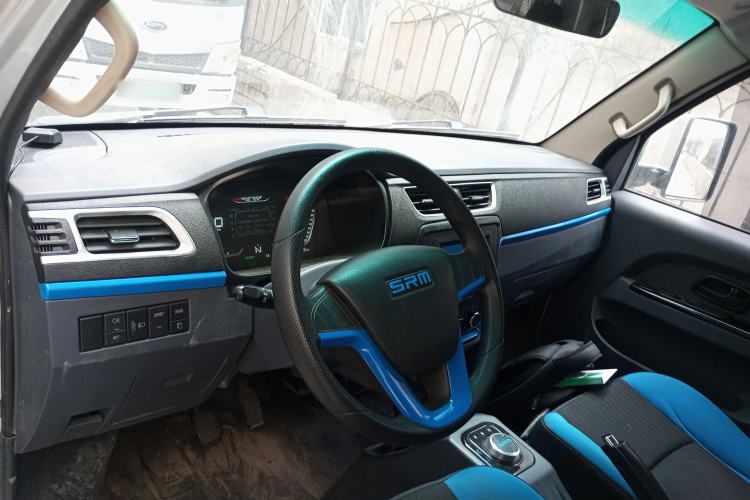 Used SRM New Energy T5L EV 2023 Standard Model 3.8-meter Cargo Box Flatbed Truck 55.7 kWh Center Console