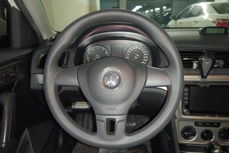 Used Volkswagen Gran Lavida 2013 1.6L Automatic Fashion Model Steering Wheel