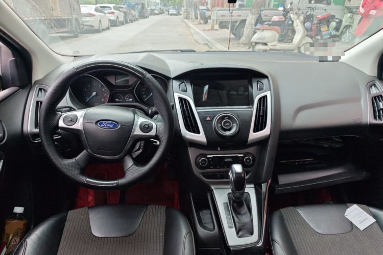 Used Ford Focus 2012 Sedan 1.6L Automatic Fashion Edition
