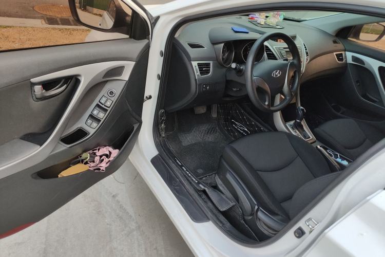 Used Hyundai Elantra (5th Generation / Langdong) 2016 1.6L Automatic Smart Version