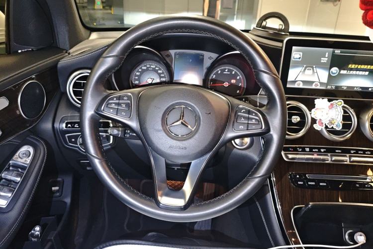 Used Mercedes-Benz GLC 2016 GLC 260 4MATIC Luxury Model Steering Wheel