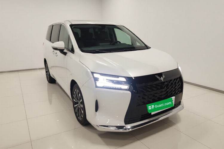 Used Wuling Starlight 730 2025 Model Plug-in Hybrid 125km Luxury Edition Front Right 45 Deg