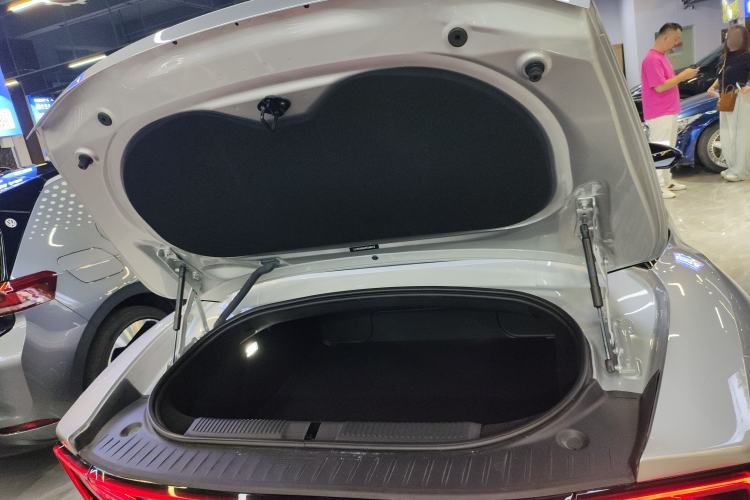 Used MG Cyberster 2024 520 km Legendary All-Wheel-Drive Version