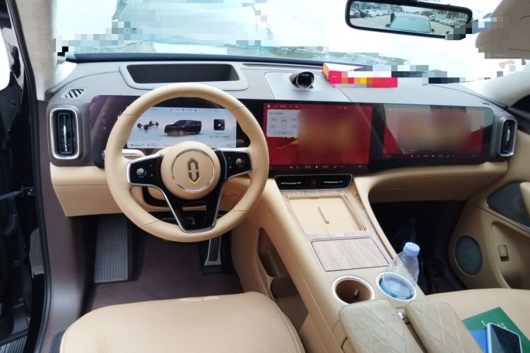 Used Hima AITO M8 2025 Extended-Range Ultra Version 53.4 kWh 6-Seater Edition Center Console