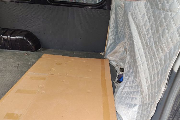 Used Dongfeng Yufeng 2023 V9+ 2.0T Manual Front-Drive Multi-Function Short-Chassis Mid-Height 5/6-Seater Left Rear Seat