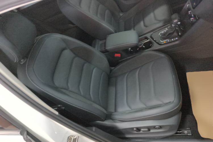 Used Volkswagen Tiguan L 2020 330TSI Automatic Two-Wheel Drive Smart Luxury Edition China VI Standard Right Front Seat