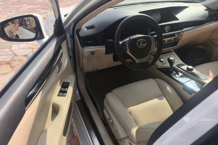 Used Lexus ES 2014 300h Elite Edition