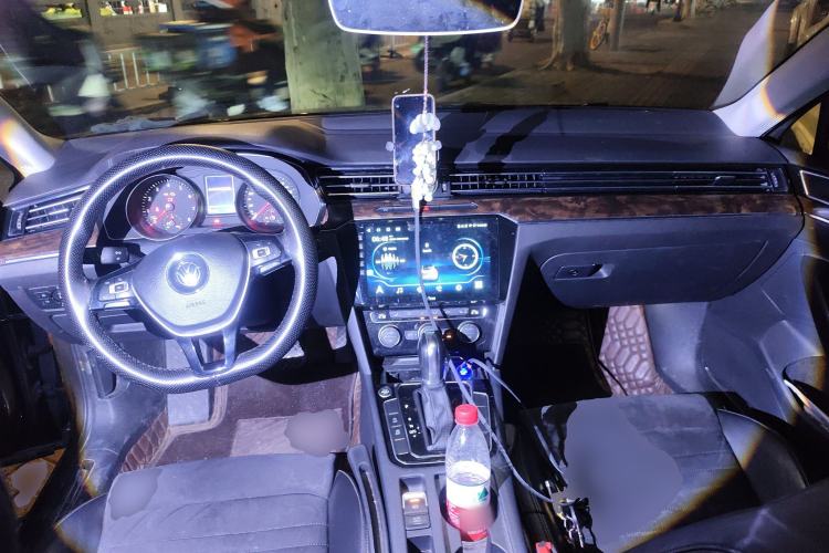 Used Volkswagen Magotan 2017 330TSI DSG Luxury Model Center Console