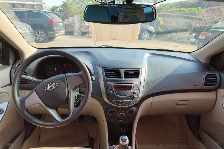 Used Hyundai Verna (older generation) 2014 1.4L Manual Smart GLS Trim
