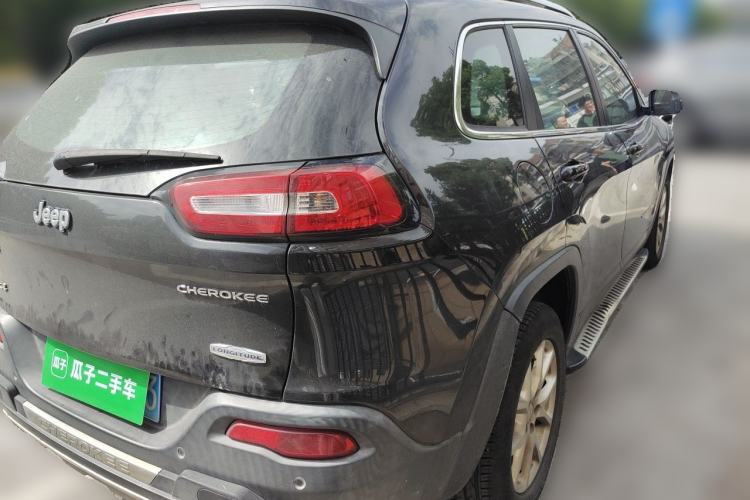 Used Jeep Cherokee 2016 2.4L Leading Edition
