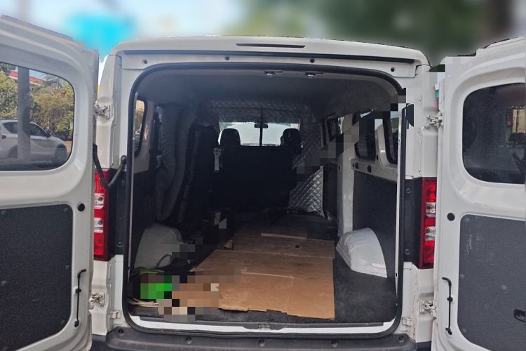 Used Wuling Yangguang 2024 300km Comfort-Grade Passenger Van 60kW
