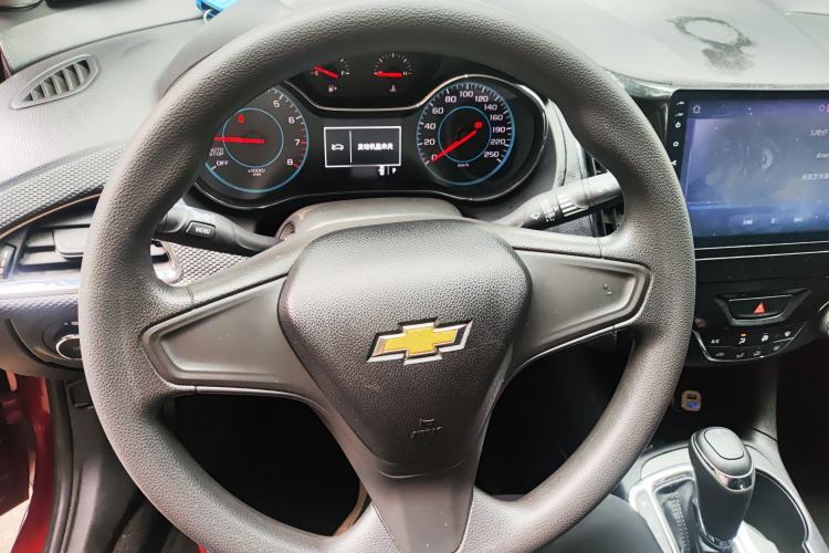 Used Chevrolet Cruze 2017 1.5L Automatic Pioneer Sunroof Edition
