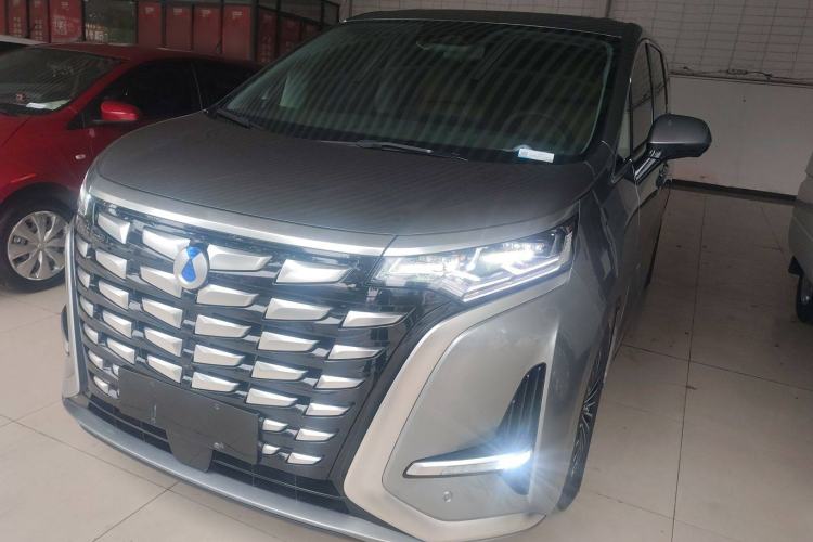 Used Denza D9 2022 DM-i 1040 Prestige Model