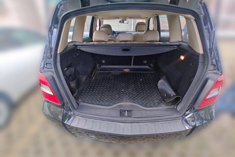 Used Mercedes-Benz GLK-Class 2011 GLK 300 4MATIC Dynamic Model Trunk