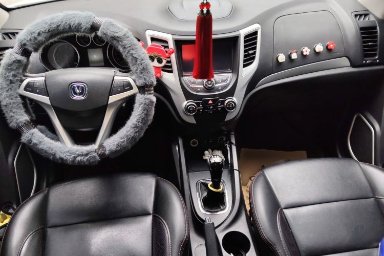 Used CHANGAN CS35 2015 1.6L Manual Luxury Model China IV Standard Center Console