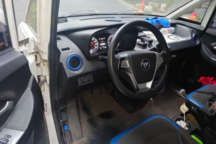 Used Foton Intelligent Blue Elf E7 2022 Standard Model 38.64 kWh Center Console
