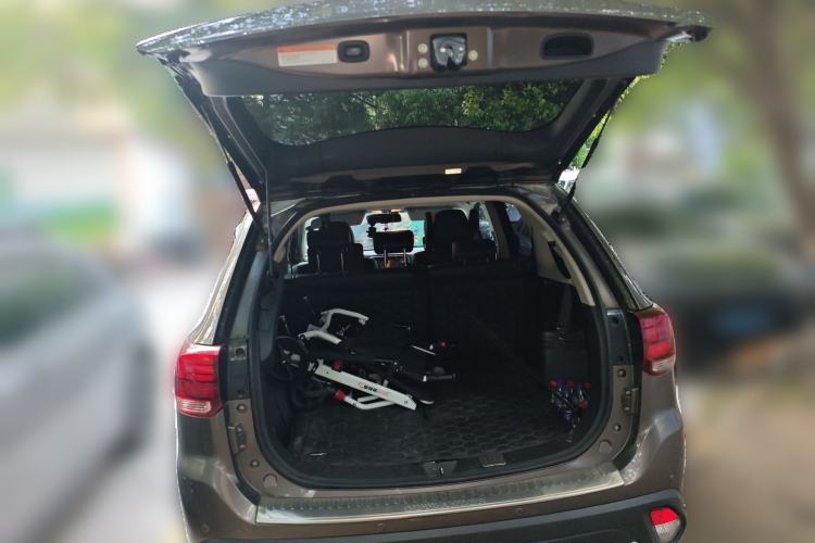 Used Mitsubishi Outlander 2016 2.4L 4x4 Elite Edition 7-Seater Trunk