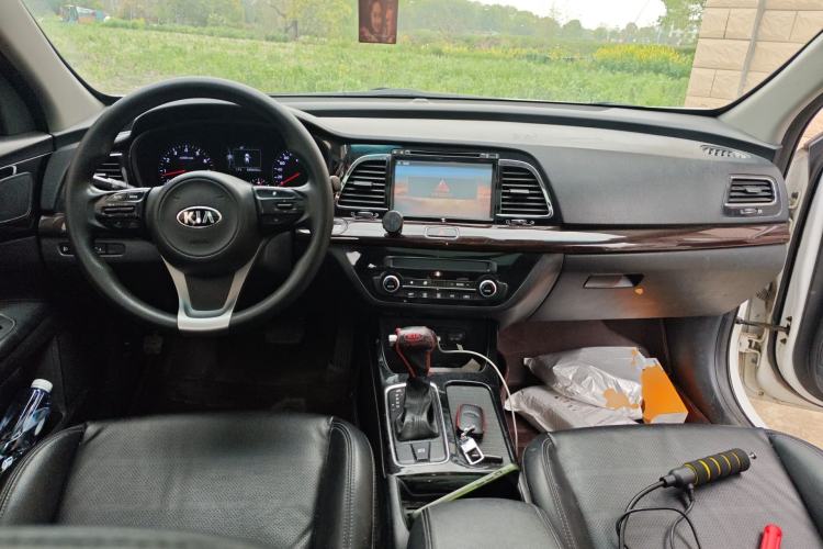 Used Kia K4 2015 1.8L Automatic GLS Special Center Console