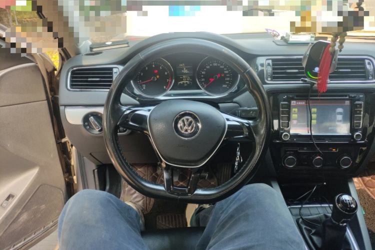 Used Volkswagen Sagitar 2015 1.6L Manual Comfort Model