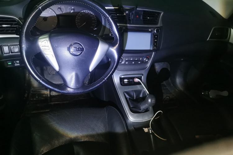 Used Nissan Sylphy 2012 1.6 XL Manual Luxury Edition Center Console