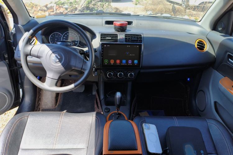 Used Suzuki Swift 2016 1.5L Automatic Fashionable Coolplay Edition Center Console